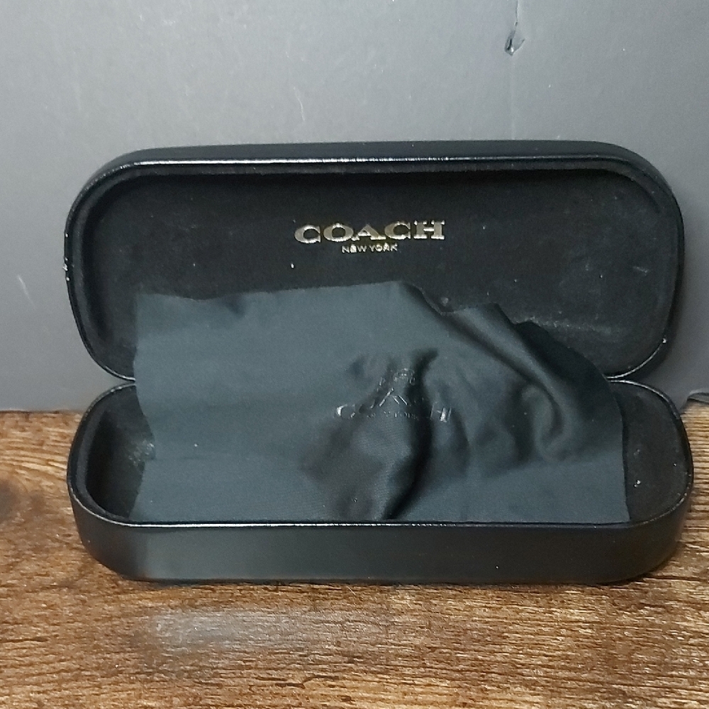 Coach Hard Eye Glass Case With Cloth